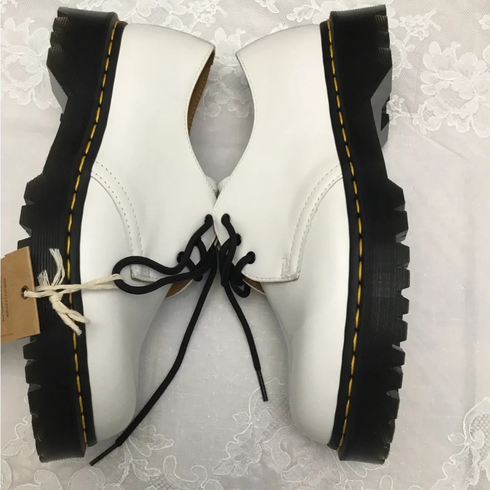 Dr. Martens Tan Leather Interior - Picture 5 of 10